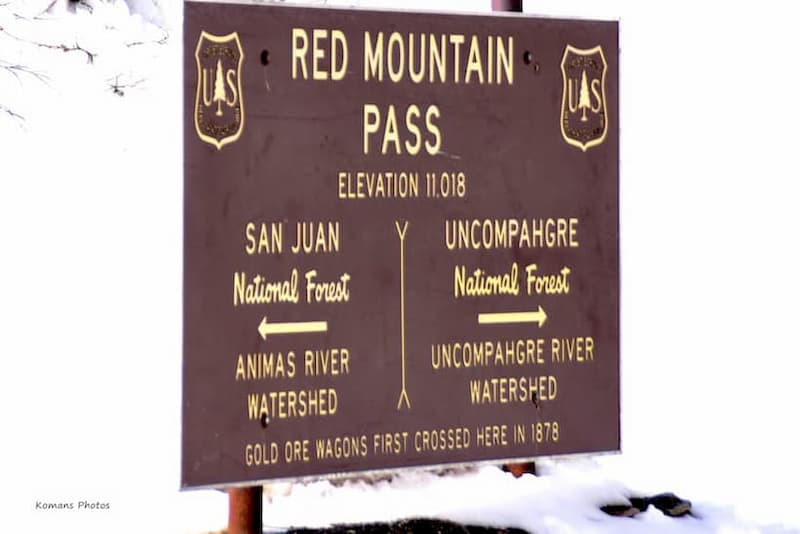 コロラド州US550号線レッドマウンテン峠の標高は11,018フィート